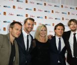 Kevin Bishop, Tim Draxl, Olivia Newton-John, Xavier Samuel et Kris Marshall à la première de My Best Men à Sydney le 14 janvier 2012