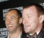 Jude Law et Guy Ritchie à l'avant-première de  Sherlock Holmes : Jeux d'ombres  à Paris, le 19 janvier 2011.