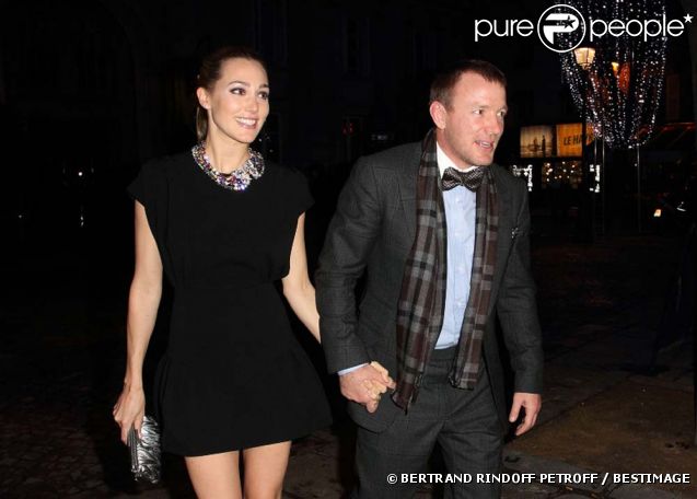 Guy Ritchie et Jacqui Ainsley à l'avant-première de  Sherlock Holmes :   Jeux d'ombres  à Paris, le 19 janvier 2011.
