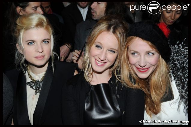 Cécile Cassel, Ludivine Sagnier et Julie Depardieu au premier rang du défilé Etam le 23/01/12