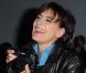 Inès de la Fressange joue la photographe au défilé Alexandre Vauthier à Paris le 24 janvier 2012