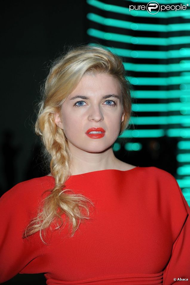 Cécile Cassel au défilé Alexandre Vauthier à Paris le 24 janvier 2012