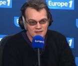 Axel Bauer répond aux questions de Nikos Aliagas pour Europe 1 le 26 janvier 2012