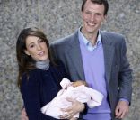 Le bébé de la princesse Marie et du prince Joachim de Danemark a quitté la maternité le 27 janvier à 11h08 pour rejoindre le domicile familial, non sans faire un passage obligé devant des médias en liesse.