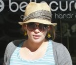 Hilary Duff se relâche à l'approche de son accouchement...