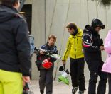 Felipe, 13 ans, et Victoria, 11 ans, profitaient des joies de la neige à Baqueira Beret, le 22 janvier 2012. Avec leurs gardes du corps et le conseiller de leur mère Elena, Carlos Garcia Revenga, mais sans l'infante, qui s'abrite des médias en raison du scandale Noos dans lequel est impliqué son beau-frère Iñaki Urdangarin.