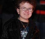 Keenan Cahill, roi du buzz sur Internet, sur le tapis rouge des 13e NRJ Music Awards, le 28 janvier 2012, à Cannes.