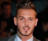 Les Enfoirés : M. Pokora rejoint la troupe et offre un clip en juste un instant