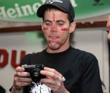 Steve-O en show à Hawaï, le 22 janvier 2012