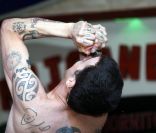 Steve-O en show à Hawaï, le 22 janvier 2012
