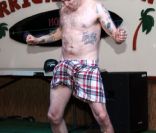 Steve-O en show à Hawaï, le 22 janvier 2012