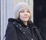 Maggie Gyllenhaal, enceinte, emmène sa fille Ramona à l\'école, à New York, le 30 janvier 2012<br />