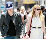 Emma Roberts et Chord Overstreet à Los Angeles, le 15 juillet 2011.