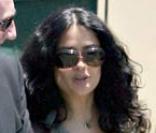 Salma Hayek et François-Henri Pinault dans les rues de LA, hier après-midi.