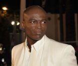 Seal arrive à la 13e cérémonie des NRJ Music Awards au Palais des Festivals à Cannes le 28 janvier 2012 à Cannes