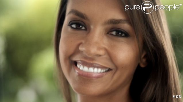 L'animatrice Karine Le Marchand pour la pub du dentifrice Sanogyl Blancheur et Soin