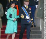  La reine Silvia et le roi Carl XVI Gustaf de Suède au mariage de Willem-Alexander et Maxima des Pays-Bas. 
 Le prince Willem-Alexander des Pays-Bas et la princesse Maxima se sont mariés le 2 février 2002 à Amsterdam. Le 2 février 2012, ils célébraient leurs noces d'étain. 