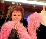 Régine ouvre sa garde-robe et affole les fans de mode vintage