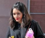 Vanessa Hudgens sort d'un studio de danse, à Los Angeles, le 2 février 2012