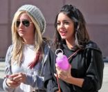 Vanessa Hudgens et Ashley Tisdale sortent d\'un studio de danse, à Los Angeles, le 2 février 2012