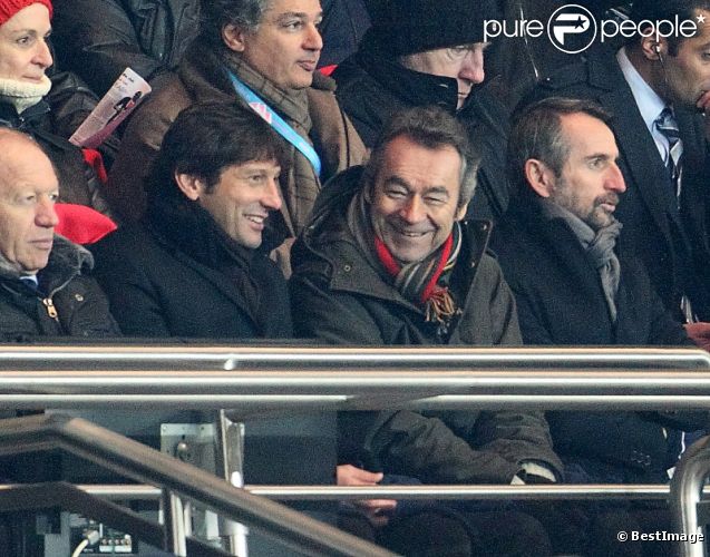 Leonardo et Michel Denisot le 4 février 2012 au Parc des Princes à Paris lors du match entre le PSG et l'Evian TG (3-1)