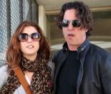 Kate Walsh et son amoureux Chris Case, à l\'aéroport de Los Angeles, le 4 février 2012