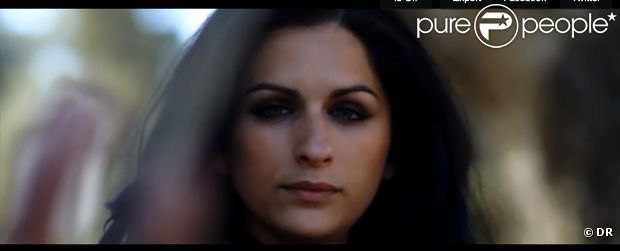 Laetitia Larusso dans son clip  Untouchable  en featuring avec B-Real, janvier 2012. 