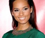 Alicia Keys, très classe, au gala MusiCares qui honorait Paul McCartney à Los Angeles, le 10 février 2012.