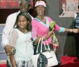Whitney Houston, Bobby Brown et leur fille, en août 2004. 