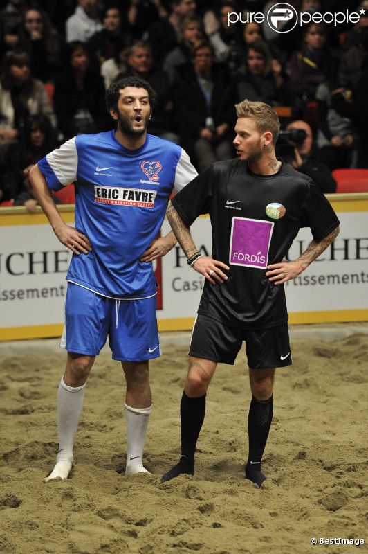 Ramzy et M. Pokora le 11 février 2012 au chapiteau de Fontvieille de Monaco pour l'événement Le Show Beach Soccer le Tournoi des célébrités