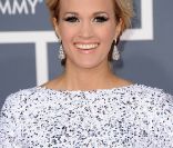 Carrie Underwood sur le tapis rouge de la 54e soirée des Grammy Awards, le 12 février 2012 au Staples Center de Los Angeles.