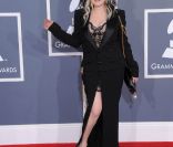 Cynfi Lauper sur le tapis rouge de la 54e soirée des Grammy Awards, le 12 février 2012 au Staples Center de Los Angeles.