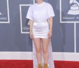 Robyn sur le tapis rouge de la 54e soirée des Grammy Awards, le 12 février 2012 au Staples Center de Los Angeles.