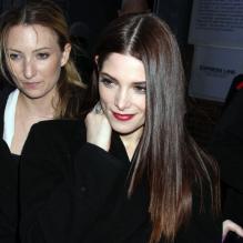 La superbe Ashley Greene assistait en parfaite égérie au défilé Donna Karan à New York, le 13 février 2012.
