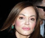 Rose McGowan à la sortie du défilé Donna Karan à New York, le 13 février 2012.