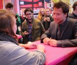  Stéphane Rousseau n'est pas un coeur à prendre mais s'est prêté au jeu de la séduction. 
 Virginie Hocq et Stéphane Rousseau ont participé à la première édition de Free to Adopt, un dating très spécial lancé par le site Adopteunmec.com, au Virgin Megastore des Champs-Elysées, le 13 février 2012, veille de la Saint-Valentin. 