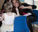 Kate avec la petite Paige Hearn. Catherine, duchesse de Cambridge, était en déplacement à Liverpool le 14 février 2012 pour sa deuxième mission officielle : en cette Saint-Valentin sans le prince William, le public était là pour la combler d'amour, à l'occasion de ses visites du bar sans alcool The Brink et de l'hôpital pour enfants Alder Hey.