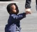 Sandra Bullock et son petit Louis, à la sortie de l'école, le 16 février 2012 à Los Angeles