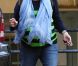 Jennifer Garner, très enceinte, porte son adorable Seraphina après être allée chercher sa petite Violet à son cours de karaté à Los Angeles le 17 février 2012