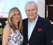 Auprès de son père John Aniston, Jennifer Aniston reçoit son étoile sur le Walf of Fame, à Los Angeles, le 22 février 2012.