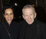 Farida Khelfa et Jean-Paul Gaultier pour le spectacle <em>Diva Latina</em>, au Théâtre du Châtelet, à Paris, le 27 janvier 2012.