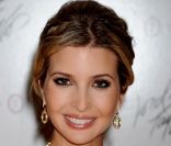 Ivanka Trump fait ses débuts de créatrice, soutenue par sa famille