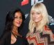 Ayem et Caroline lors du photocall des Anges de la télé-réalité 4 : Club Hawaï chez NRJ le 30 mars 2012 à Paris
