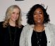 Betsy Beers et Shonda Rhimes lors d'une soirée en l'honneur de Shonda Rhimes à Hollywood à Los Angeles le 2 avril 2012