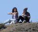 Justin Bieber et Selena Gomez, très amoureux, partagent un pique-nique dans un jardin de Los Angeles, le mercredi 4 avril 2012.