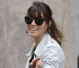 Jessica Biel a fait une escapade à Paris le vendredi 6 avril afin de faire une séance shopping et le repérage... de sa robe de mariée ?