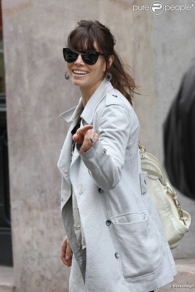 Jessica Biel a fait une escapade à Paris le vendredi 6 avril afin de faire une séance shopping et le repérage... de sa robe de mariée ?