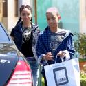 Willow Smith et sa maman Jada Pinkett, lookées pareil, en virée shopping !