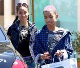 Wilow Smith et sa maman Jada Pinkett-Smith font du shopping à Malibu le 21 avril 2012