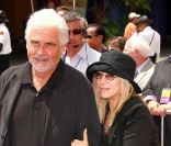  Barbra Streisand et son époux James Brolin, à Los Angeles, le 10 juillet 2010. 